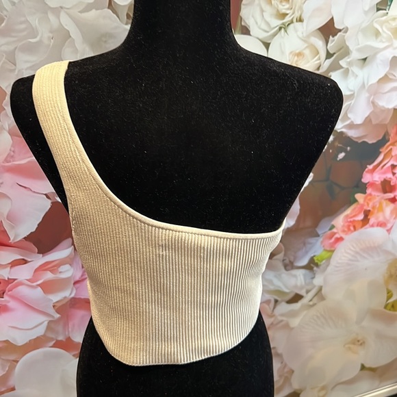 Sculpt Knit One-Shoulder Cropped Tank - Picture 2 of 3